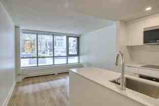 1975 de Maisonneuve - Photo 1 of 1