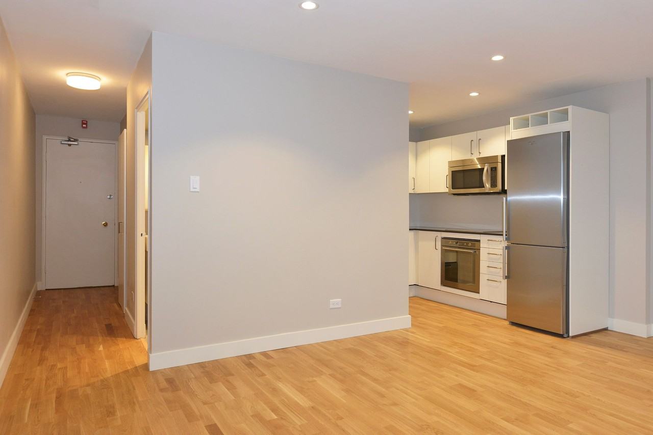 111 Lawton Boulevard - Photo 3 of 50