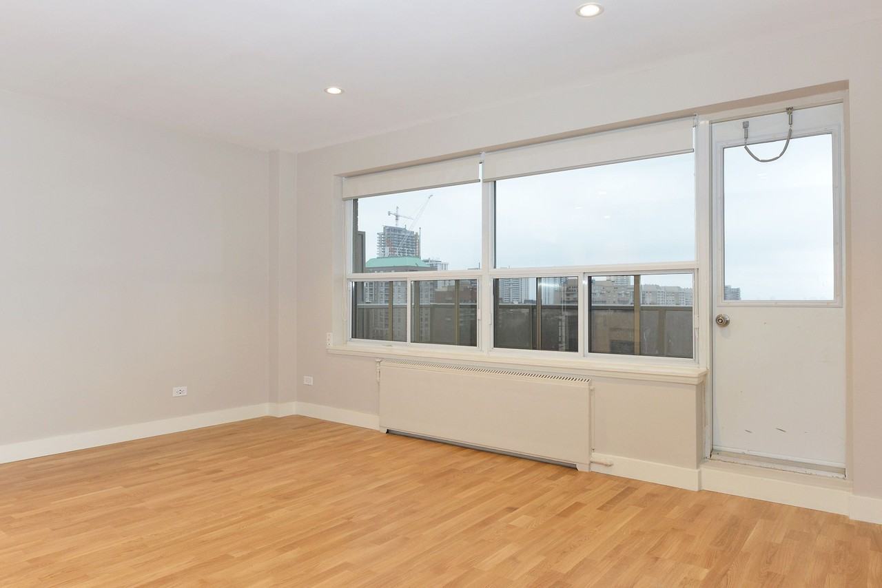111 Lawton Boulevard - Photo 4 of 50