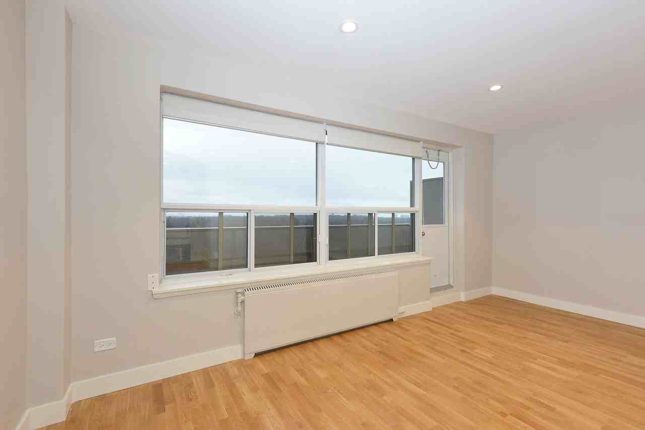 111 Lawton Boulevard - Photo 5 of 50