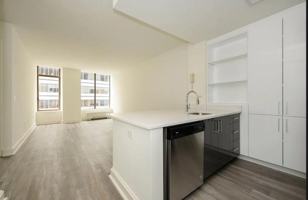 featured image of Hanover Sq #12L