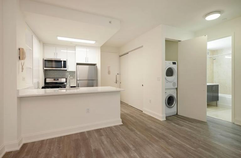Hanover Sq #12L - Photo 2 of 4