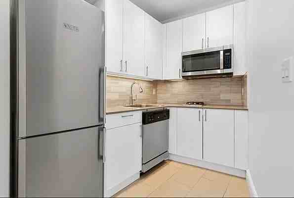 Greenwich St #6G - Photo 2 of 6