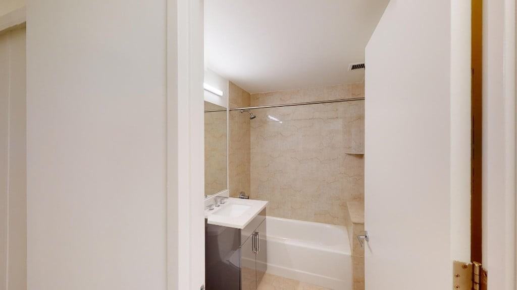 Hanover Sq #14L - Photo 3 of 7