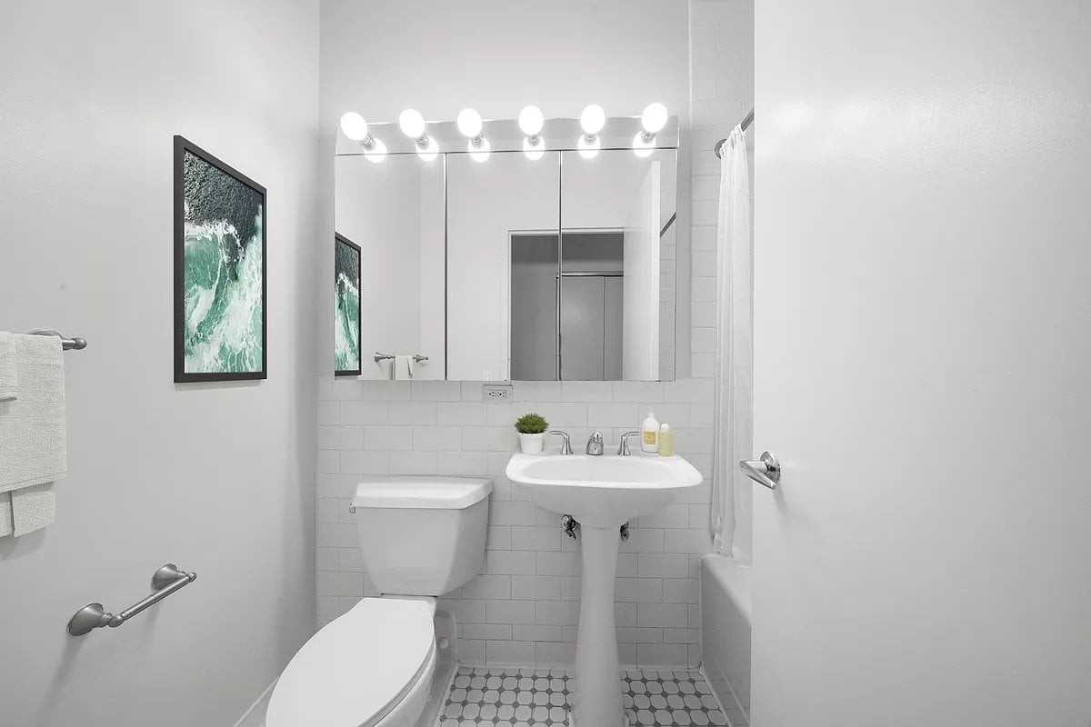 Washington St #11F - Photo 4 of 5