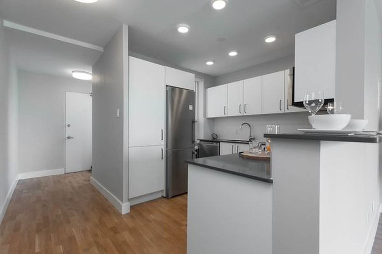 2400 Bathurst Street - Photo 4 of 9