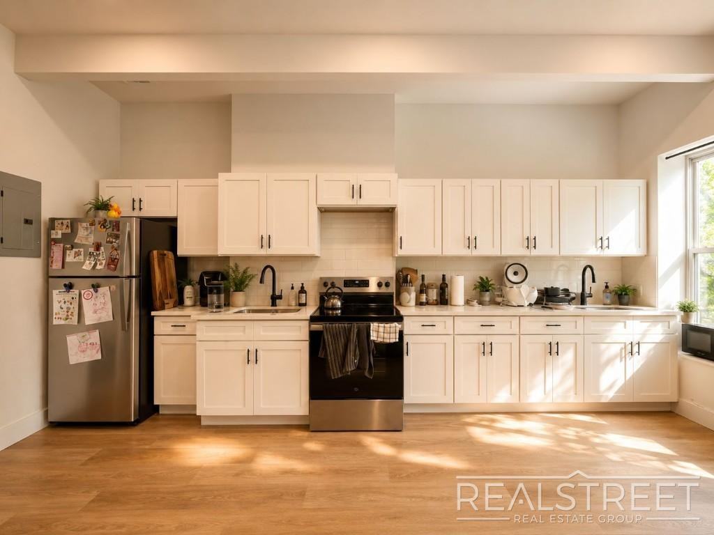 350 Vernon Ave #3 - Photo 3 of 9