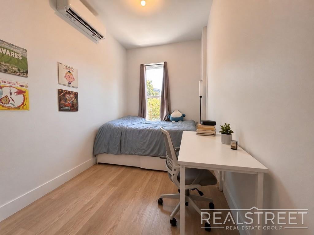 350 Vernon Ave #3 - Photo 6 of 9
