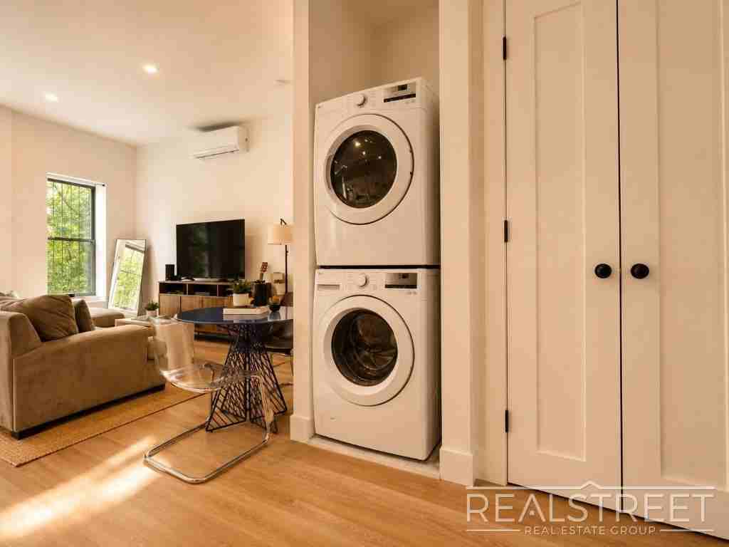 350 Vernon Ave #3 - Photo 7 of 9