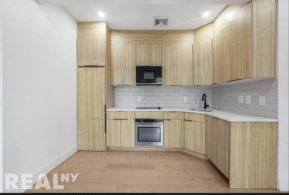 11th St #5 - Photo 2 of 12