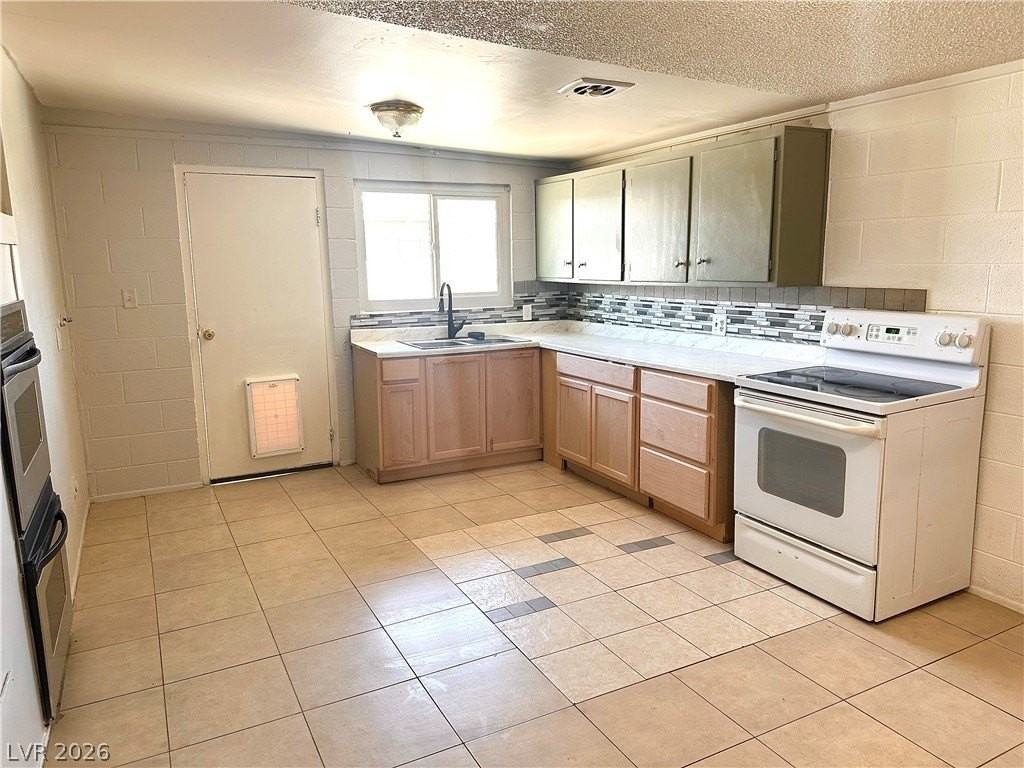 4521 Pacyna St - Photo 5 of 14