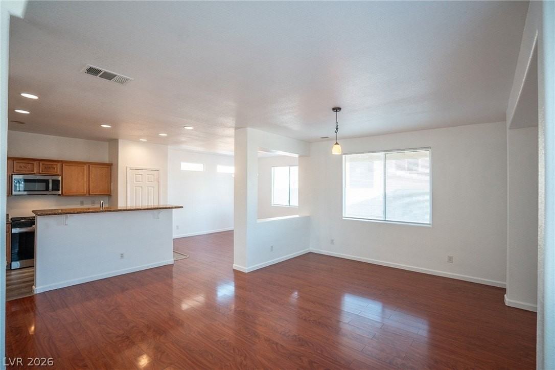 9068 Bold Venture Ct - Photo 3 of 20