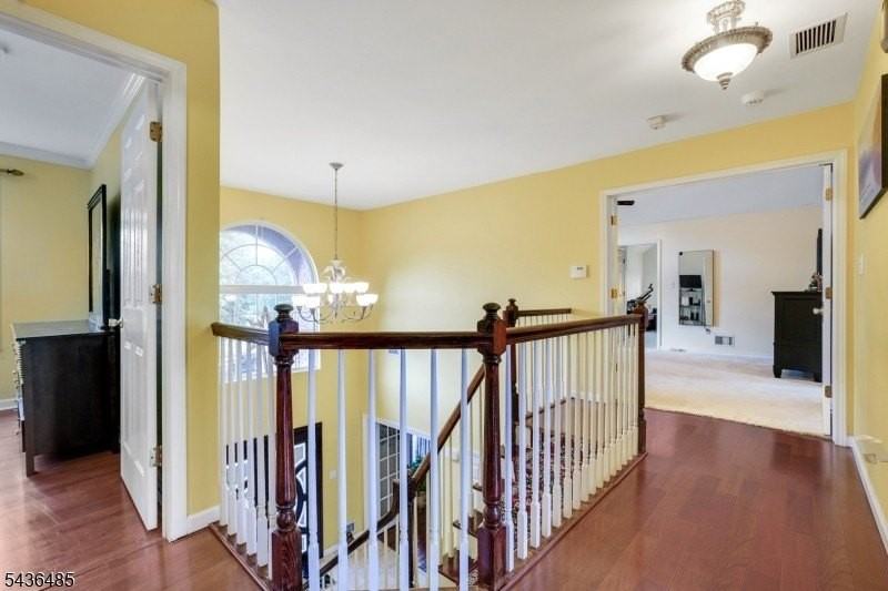 10 Crestwood St - Photo 5 of 17