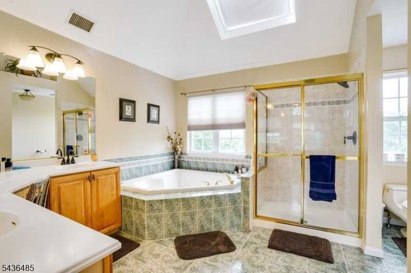10 Crestwood St - Photo 7 of 17