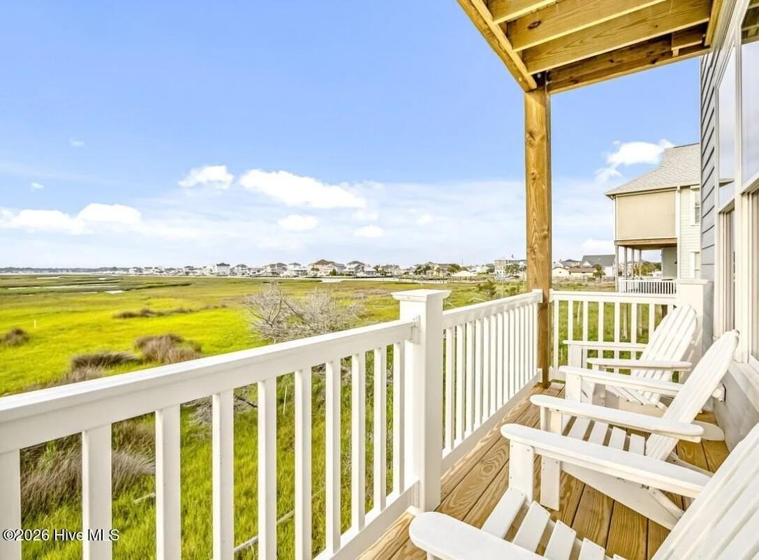 100 Salt Marsh Way - Photo 2 of 39