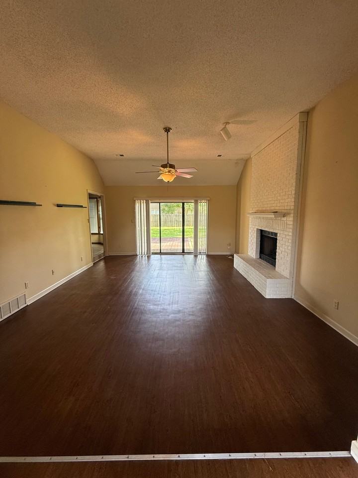 8142 Creekside Cir S #1 - Photo 4 of 40
