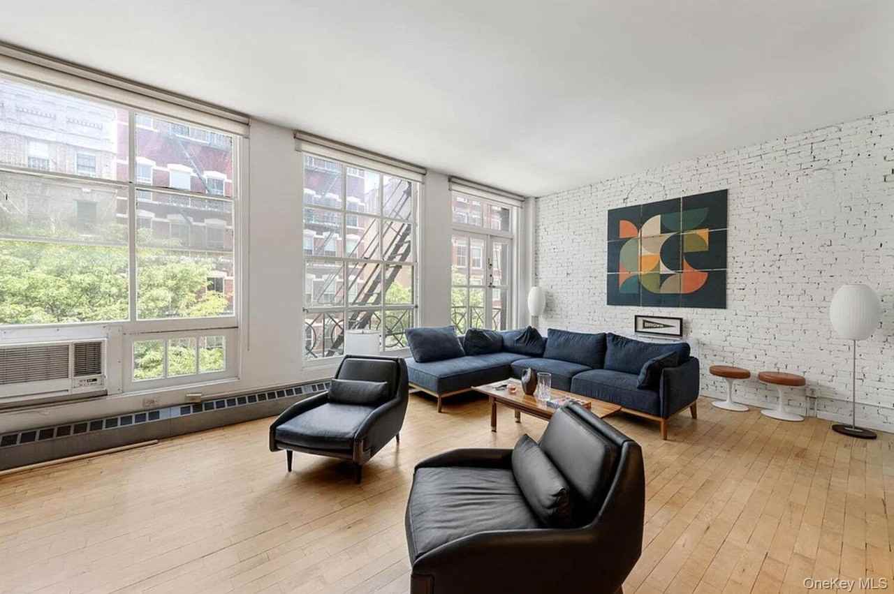 422 W Broadway #3F - Photo 2 of 9