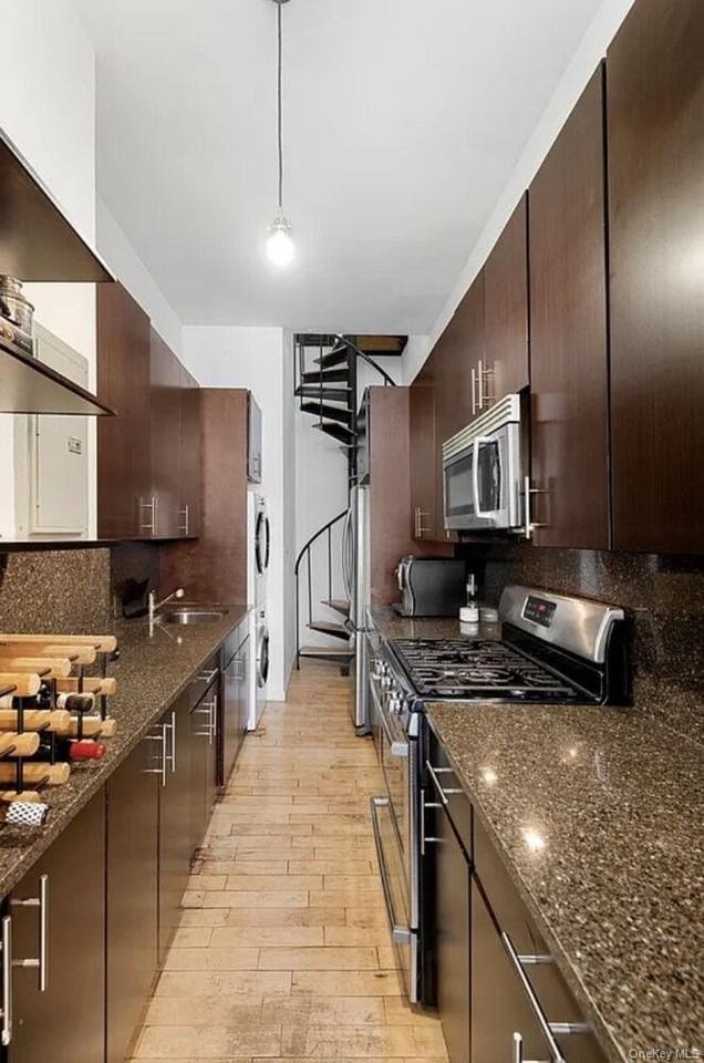 422 W Broadway #3F - Photo 4 of 9