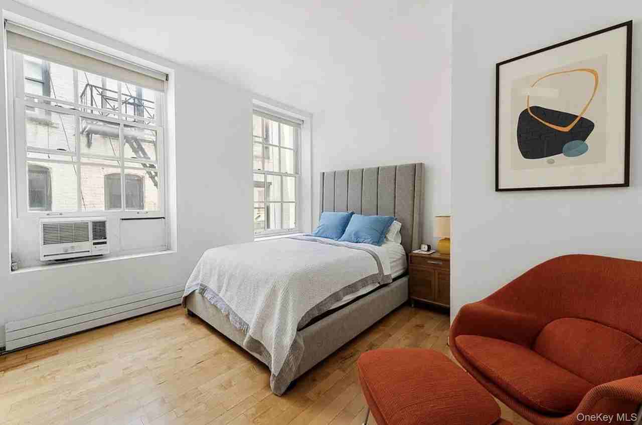 422 W Broadway #3F - Photo 5 of 9