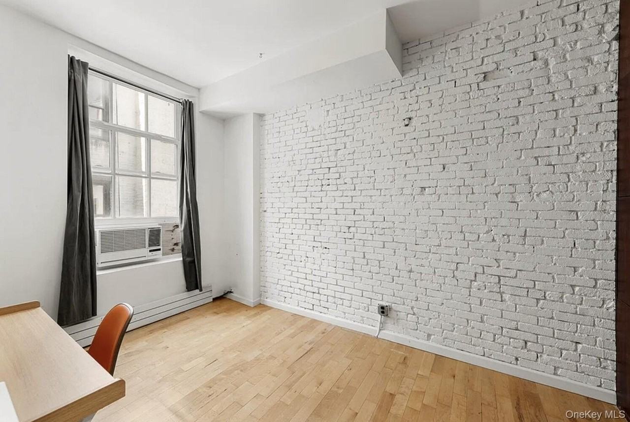 422 W Broadway #3F - Photo 7 of 9