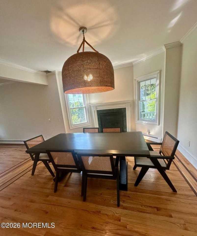 218 Lewis St - Photo 4 of 8
