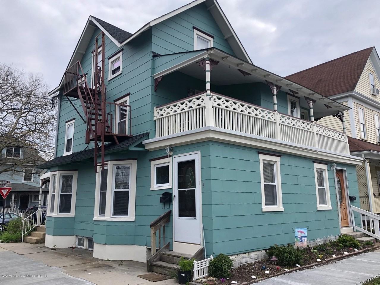 90 Asbury Ave - Photo 2 of 15