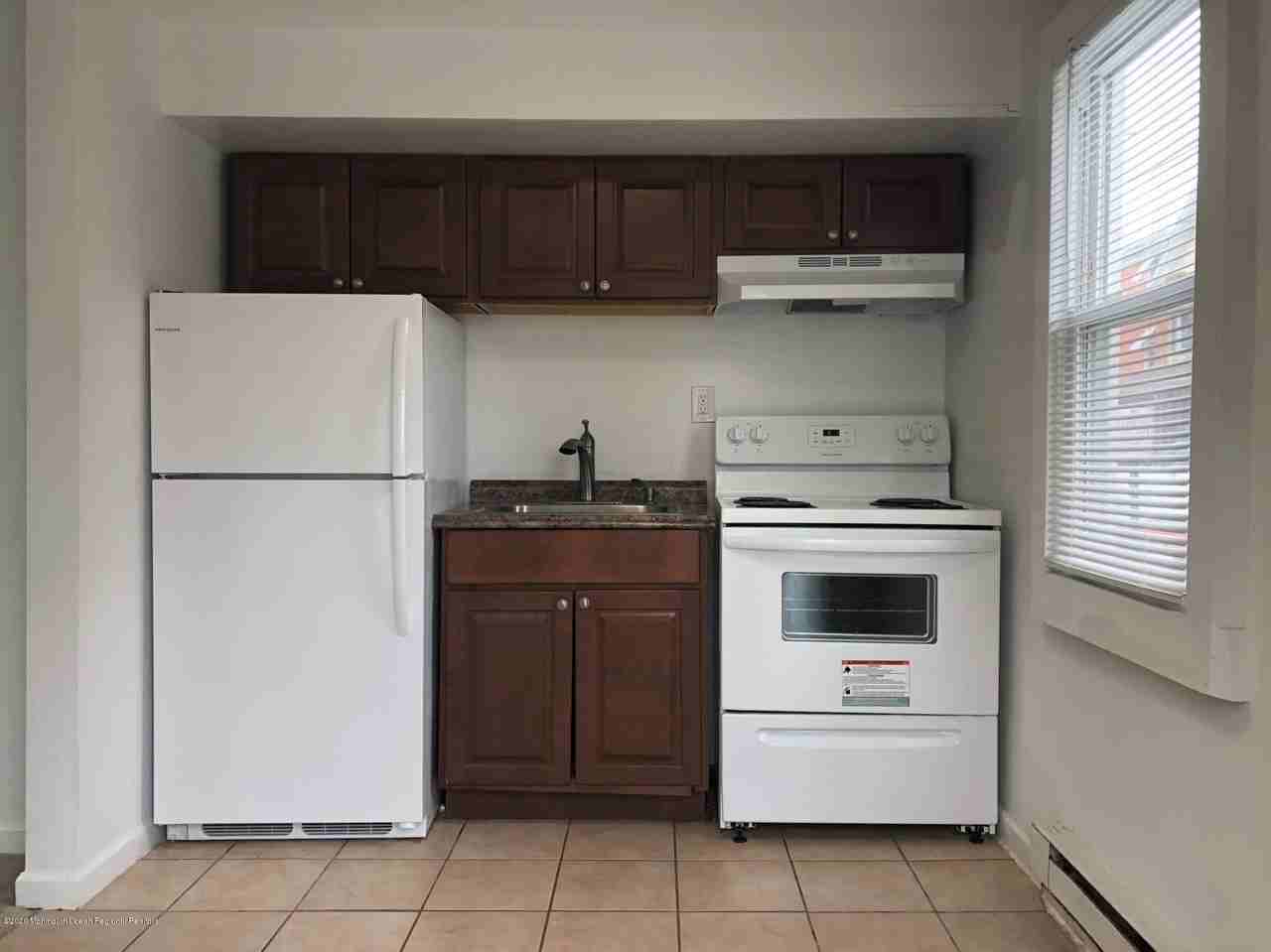 90 Asbury Ave - Photo 4 of 15