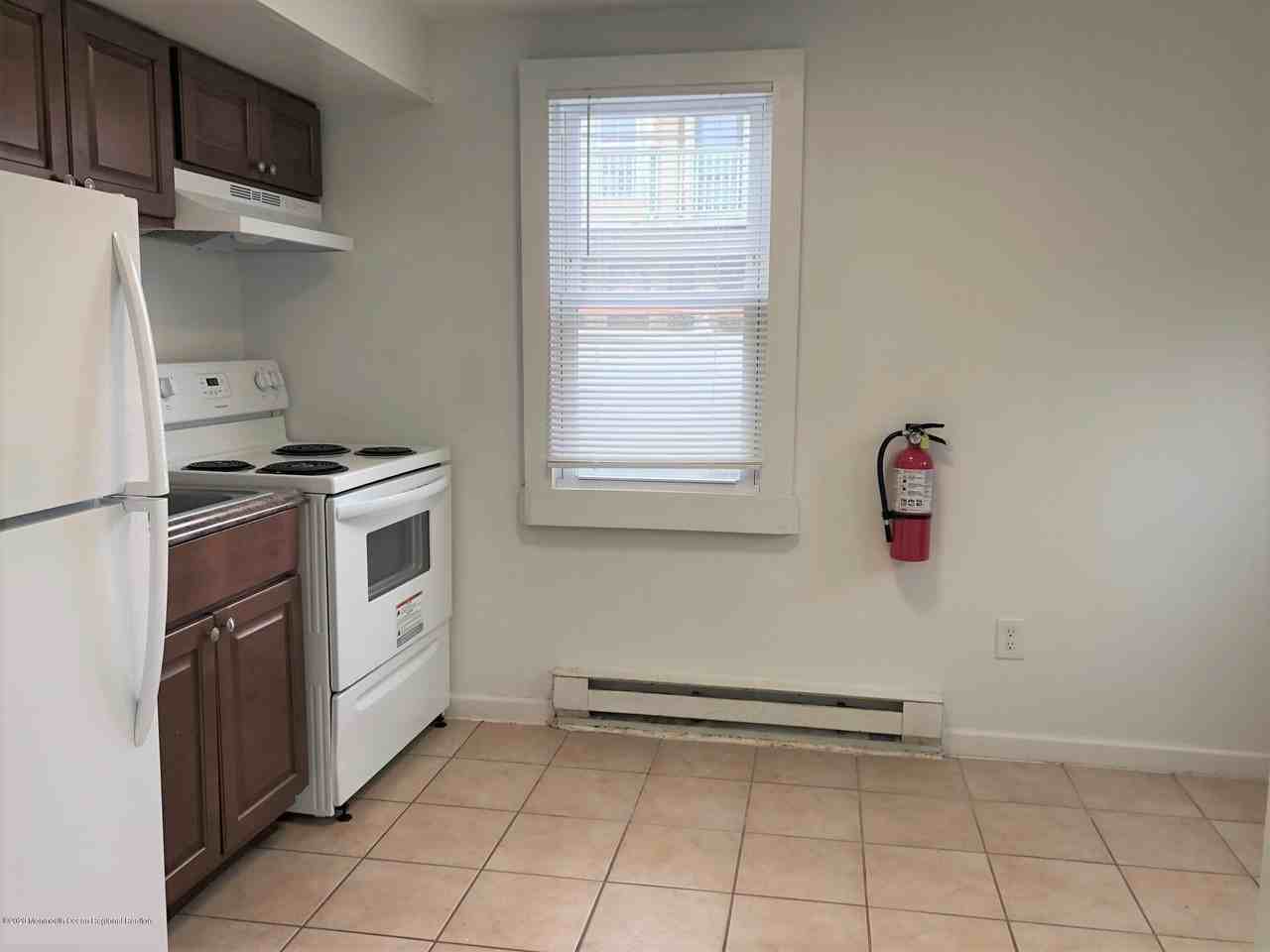 90 Asbury Ave - Photo 5 of 15