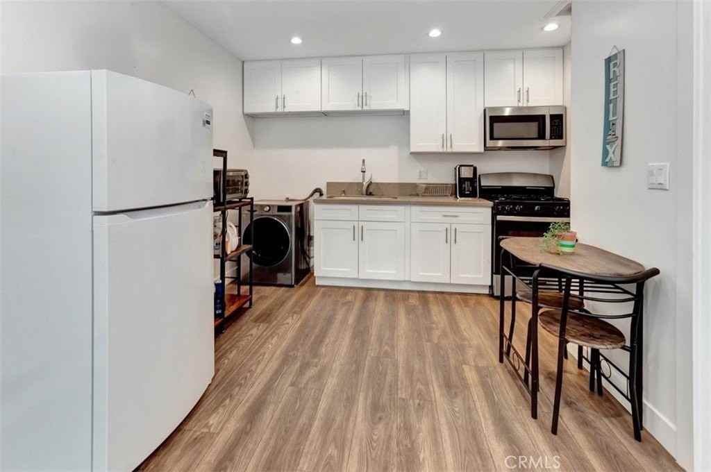 24019 Sylvan St #ADU - Photo 6 of 17