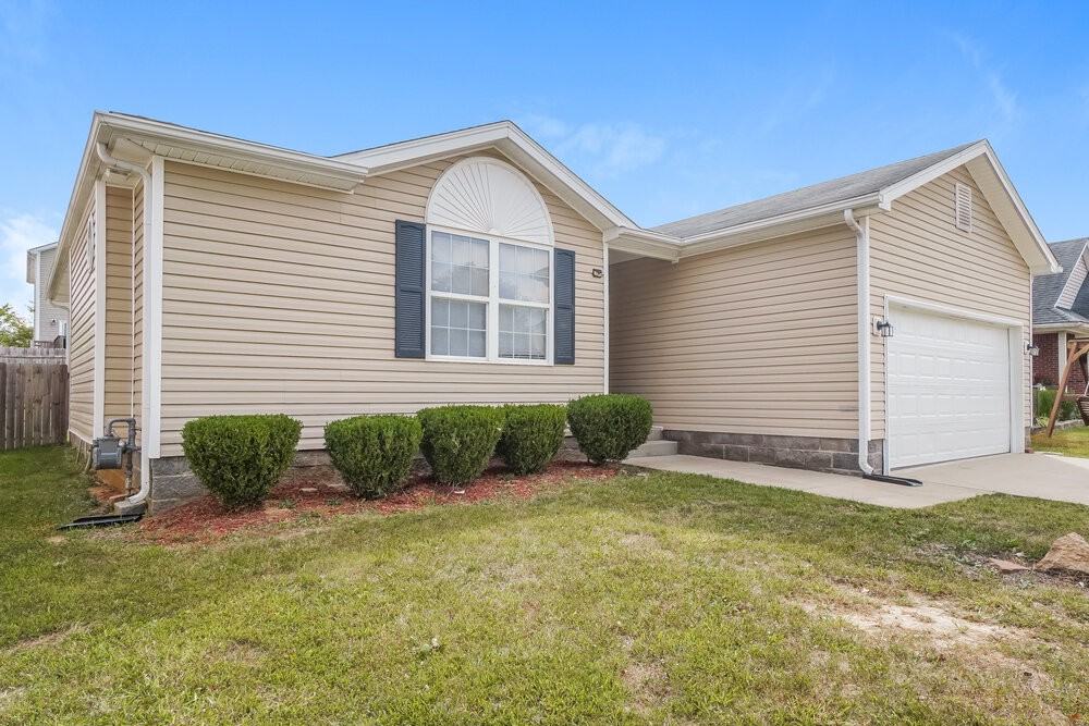 9906 Brooks Bend Rd - Photo 4 of 16