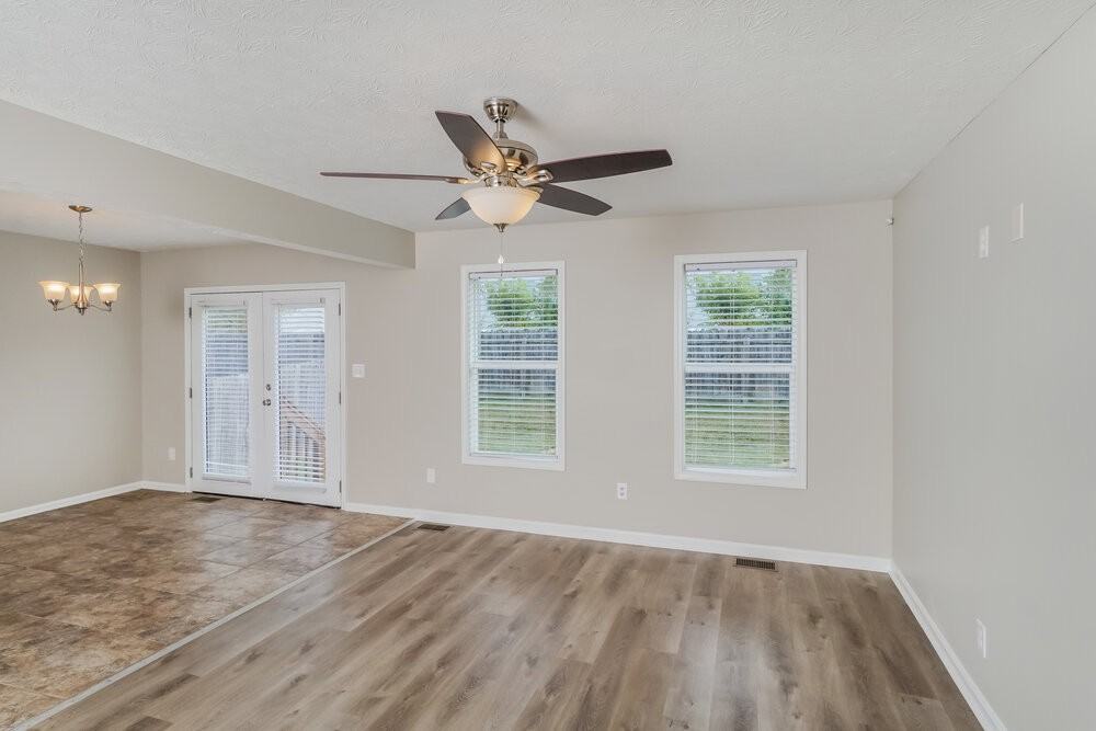 9906 Brooks Bend Rd - Photo 6 of 16