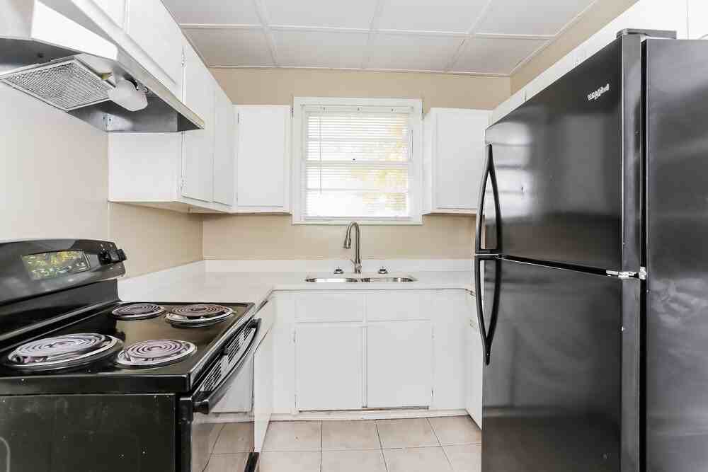 2025 Prospect St E - Photo 7 of 16