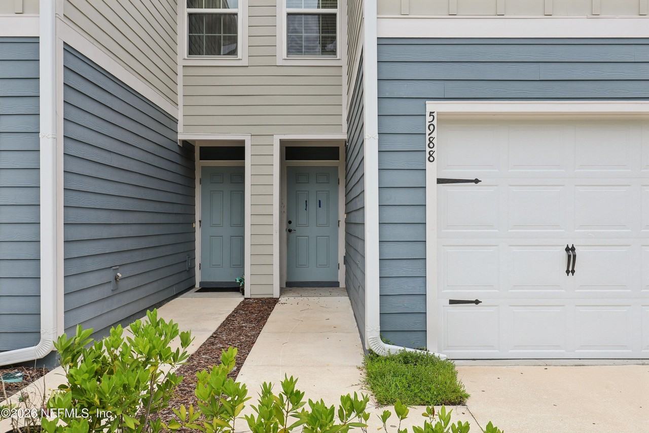 5988 Creekside Crossing Dr - Photo 3 of 27