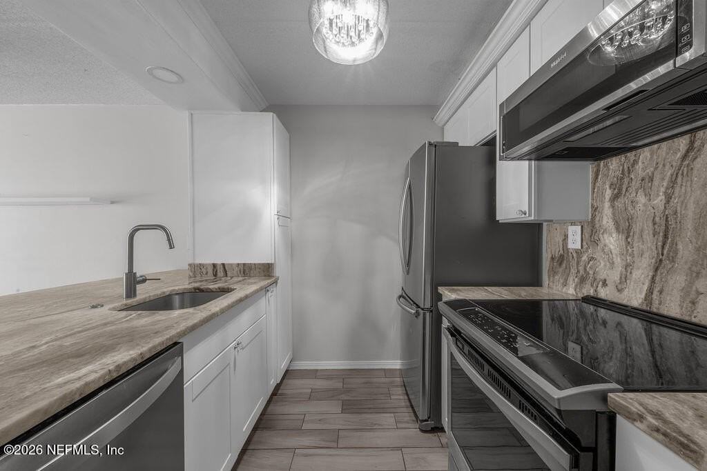 400 1st St S #D - Photo 6 of 23