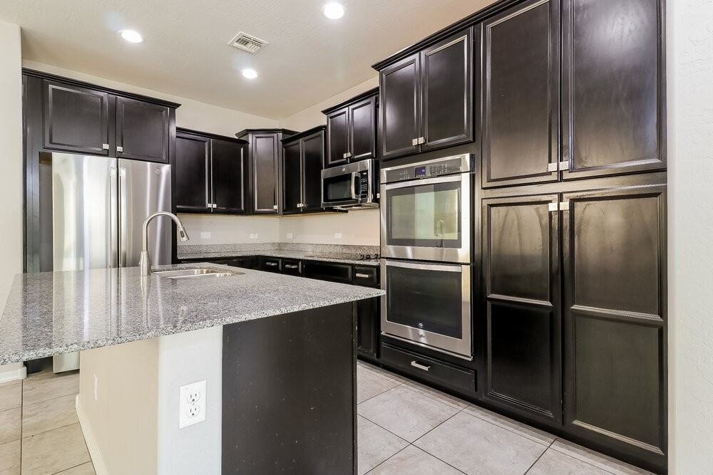 16905 W Woodlands Ave - Photo 6 of 16