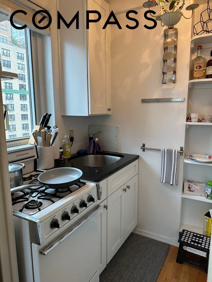 315 E 69th St #12E - Photo 6 of 12