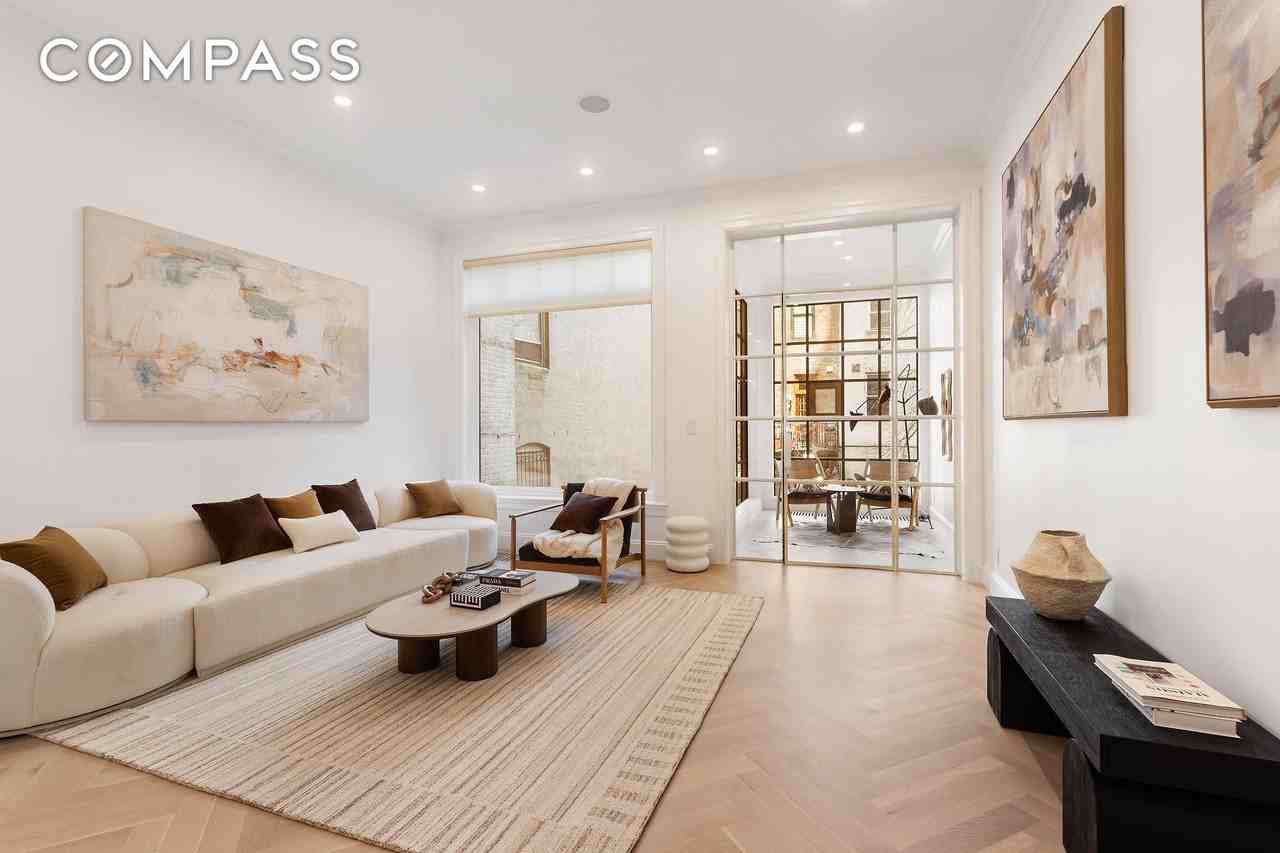 9 W 84th St #TH - Photo 4 of 24