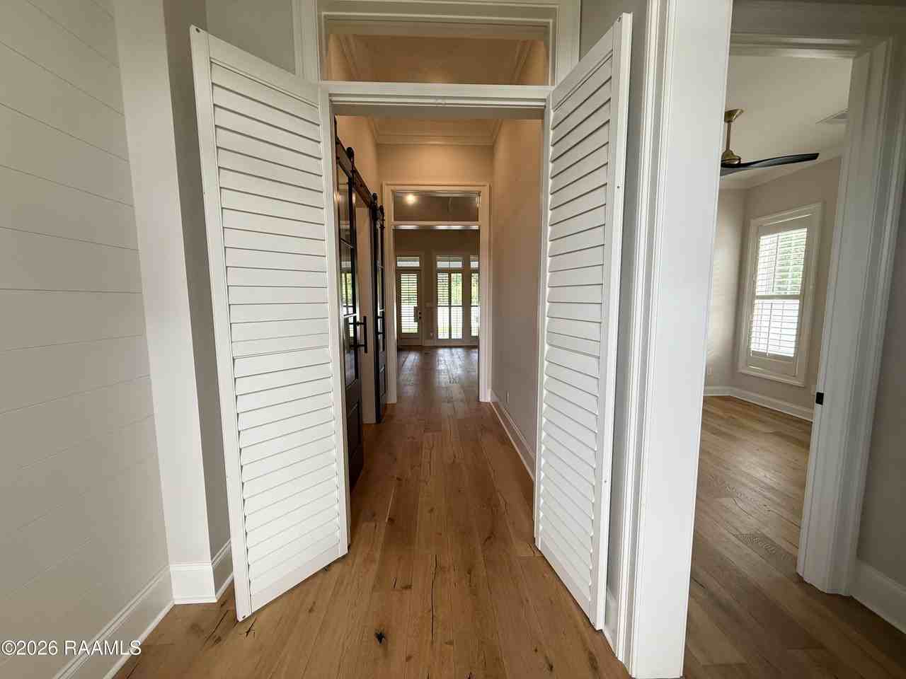 102 Orchard Park Ave - Photo 3 of 45