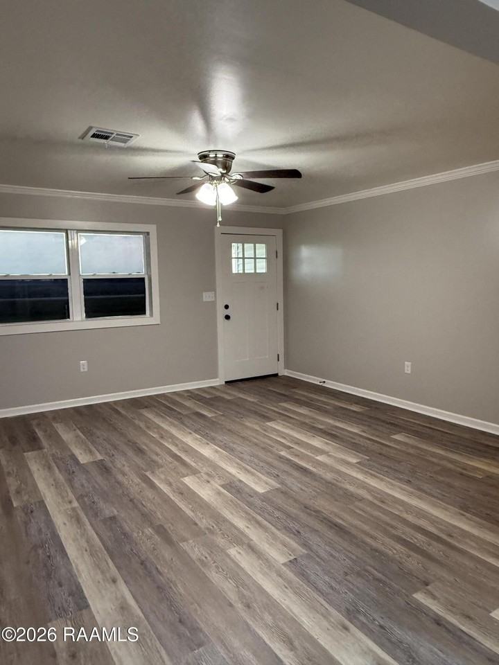 3618 E Admiral Doyle Dr - Photo 2 of 22