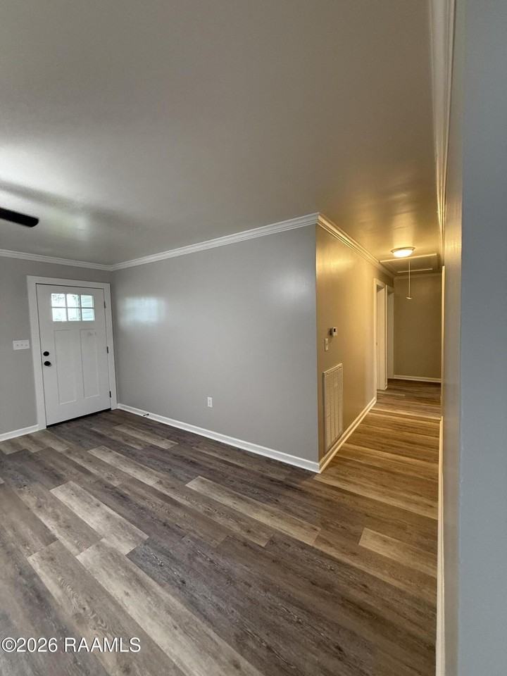 3618 E Admiral Doyle Dr - Photo 3 of 22