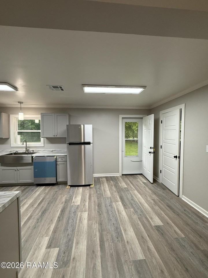 3618 E Admiral Doyle Dr - Photo 4 of 22