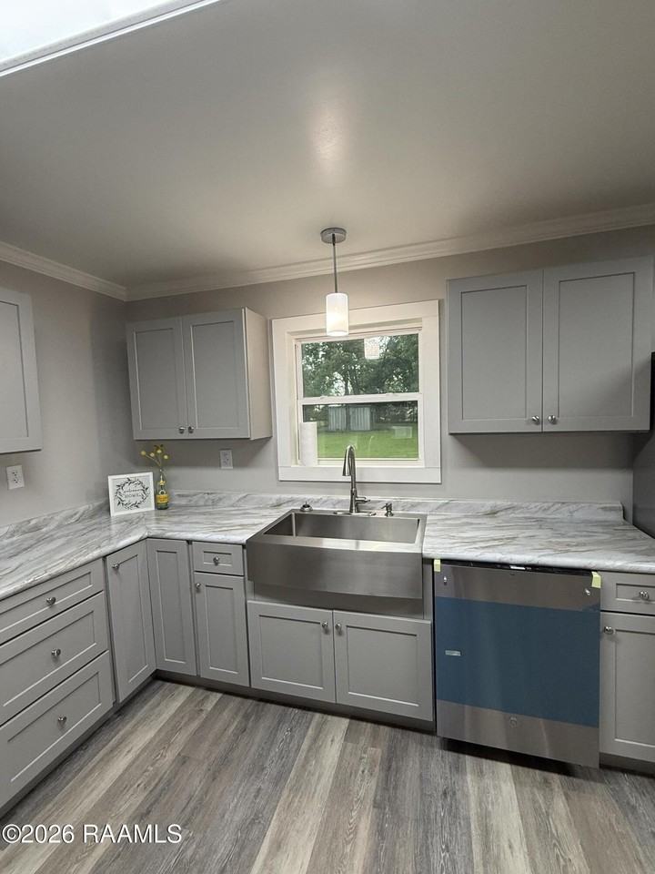 3618 E Admiral Doyle Dr - Photo 6 of 22