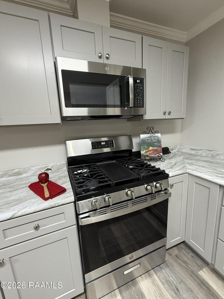 3618 E Admiral Doyle Dr - Photo 7 of 22