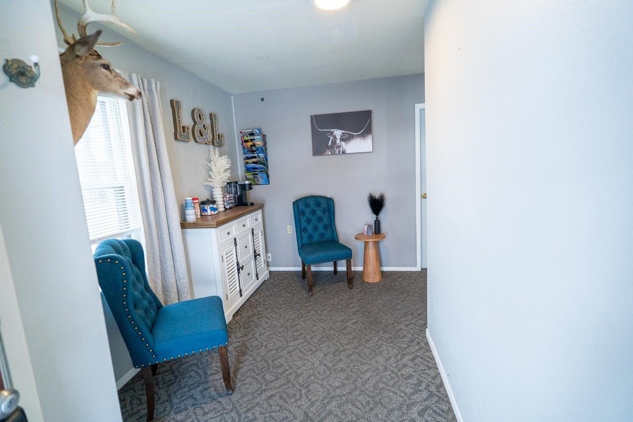 4256 Fox Hills Ct - Photo 4 of 13