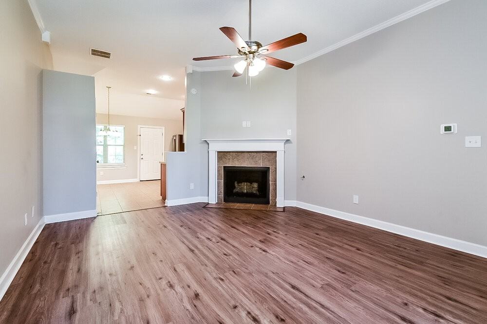 6304 Kingsview Dr - Photo 4 of 17