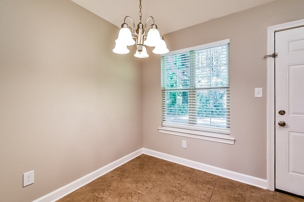 6304 Kingsview Dr - Photo 6 of 17