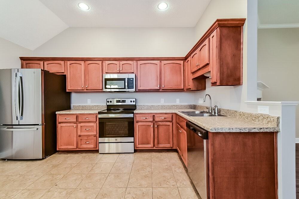 6304 Kingsview Dr - Photo 7 of 17