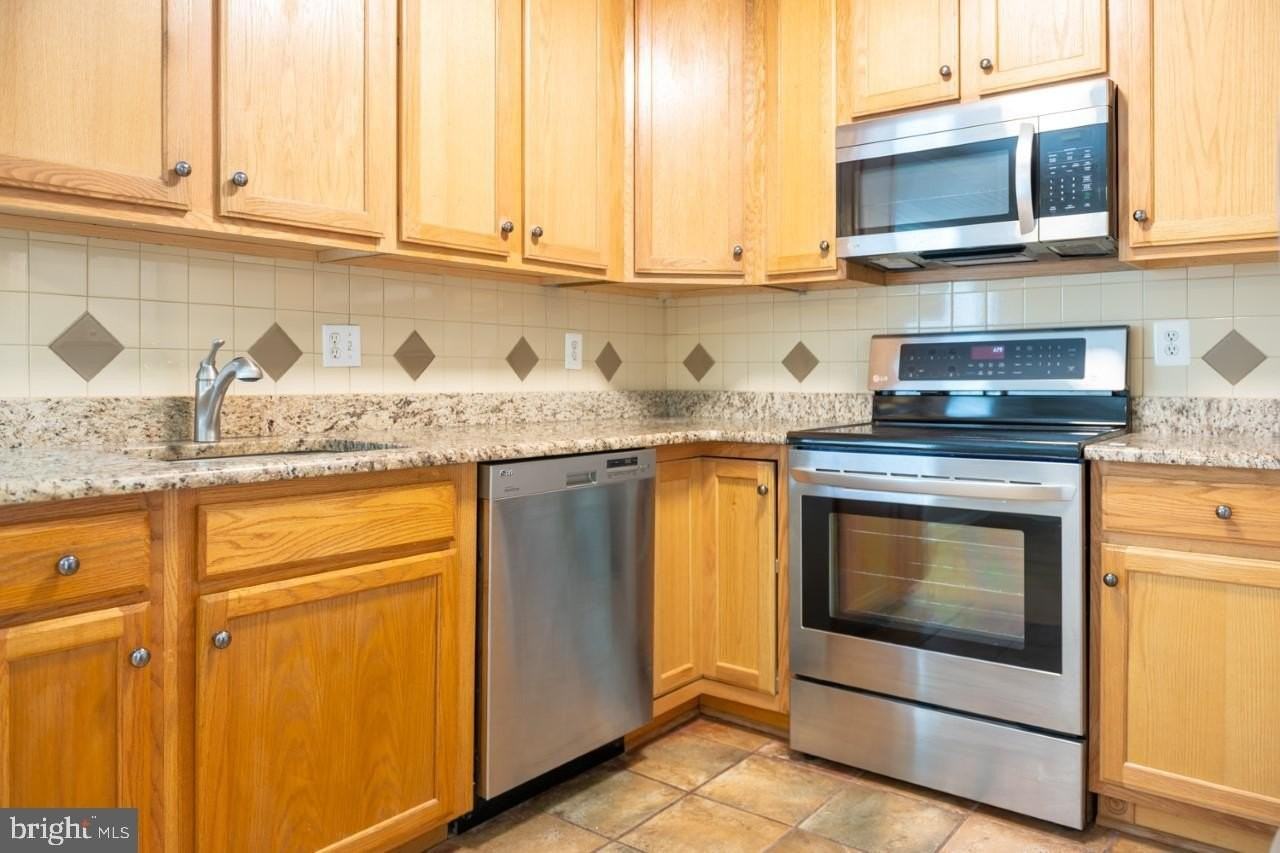 1640 Westwind Way - Photo 2 of 20