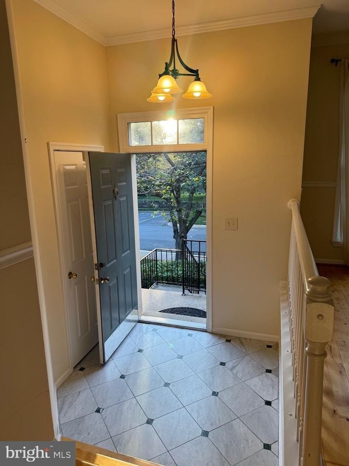 11035 Cedarwood Dr - Photo 4 of 32
