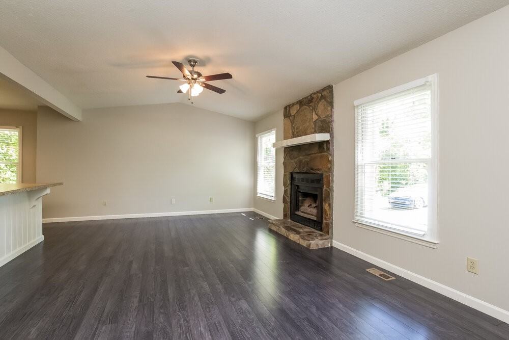 802 Moonlit Ln Nw - Photo 5 of 18